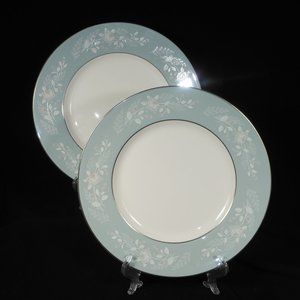 2 dinner plates. Royal Worcester Bridal Rose pattern Z2738